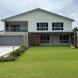 Holiday home Eureka At Burnettheads Australia